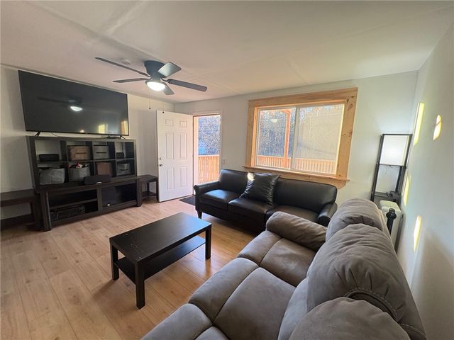 210 N 4th St, Jeannette, PA 15644