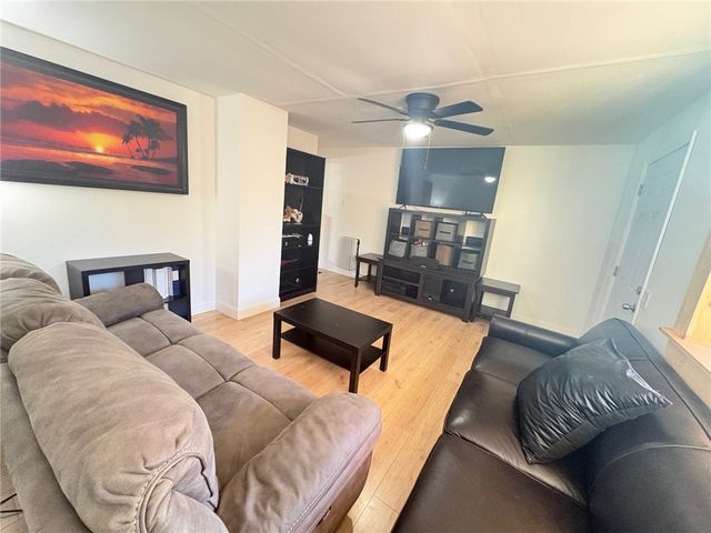 210 N 4th St, Jeannette, PA 15644