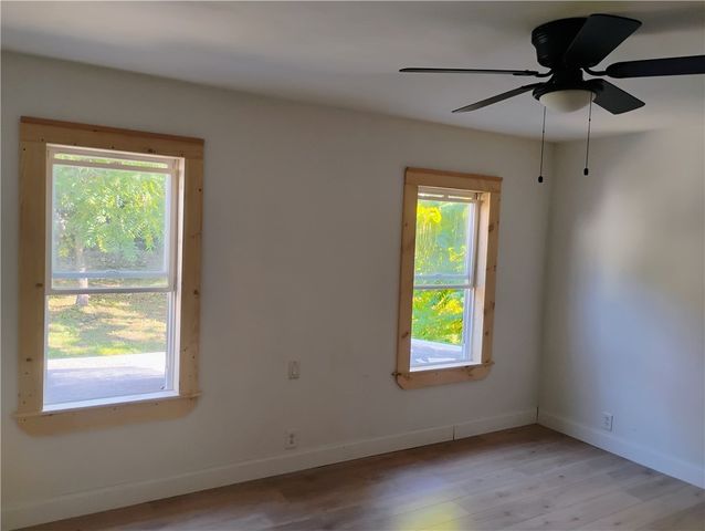 210 N 4th St, Jeannette, PA 15644