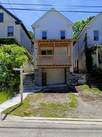 210 N 4th St, Jeannette, PA 15644