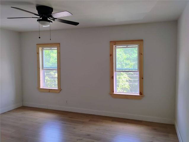210 N 4th St, Jeannette, PA 15644