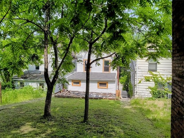 210 N 4th St, Jeannette, PA 15644