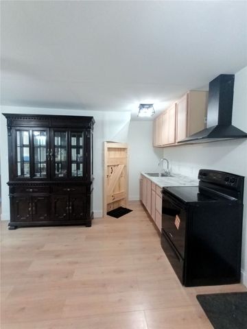 210 N 4th St, Jeannette, PA 15644