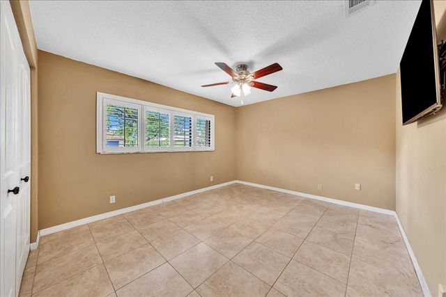 9903 NW 19th St, Coral Springs, FL 33071