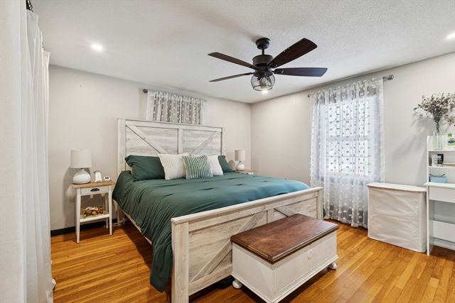 130 Westwood Dr, Nashua, NH 03062