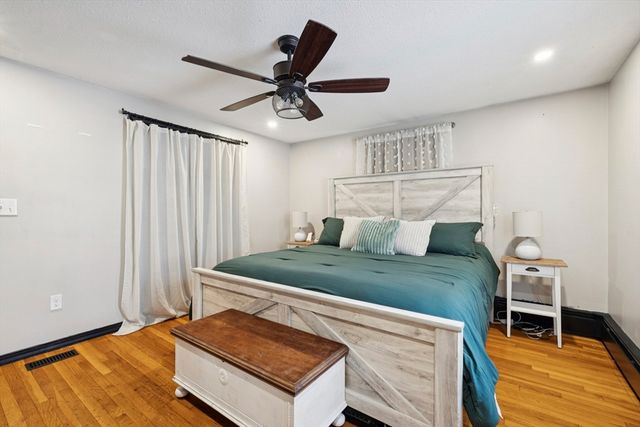 130 Westwood Dr, Nashua, NH 03062