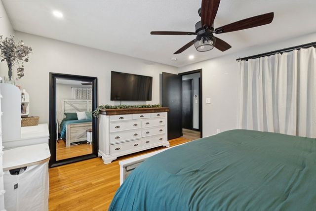 130 Westwood Dr, Nashua, NH 03062