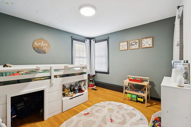 130 Westwood Dr, Nashua, NH 03062