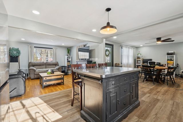 130 Westwood Dr, Nashua, NH 03062