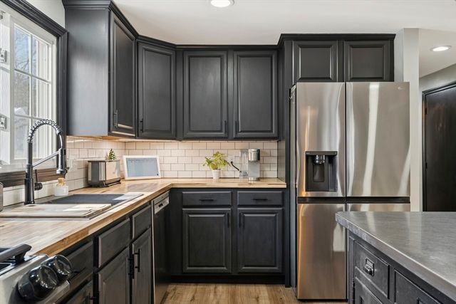 130 Westwood Dr, Nashua, NH 03062