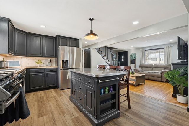 130 Westwood Dr, Nashua, NH 03062