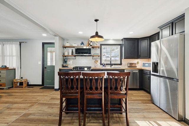 130 Westwood Dr, Nashua, NH 03062