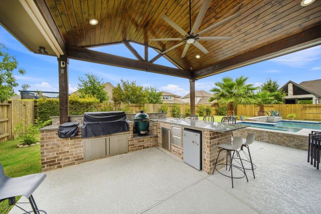 19118 Hartline Green Drive, Cypress, TX 77433
