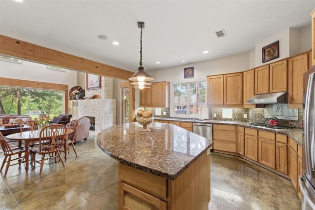 9201 Lake Forest Court N, College Station, TX 77845