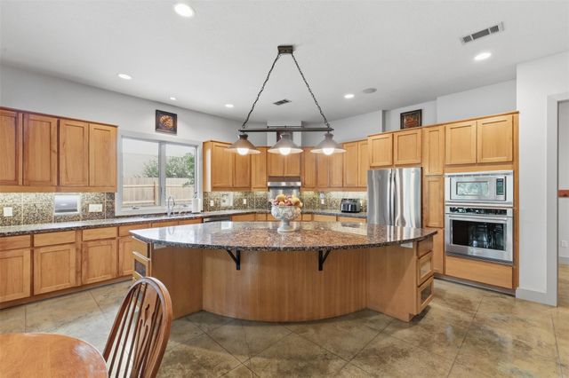 9201 Lake Forest Court N, College Station, TX 77845