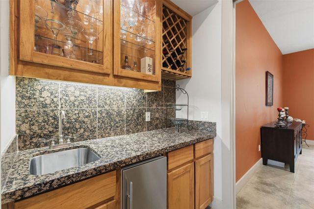 9201 Lake Forest Court N, College Station, TX 77845