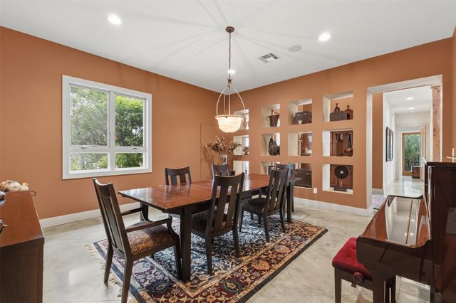 9201 Lake Forest Court N, College Station, TX 77845