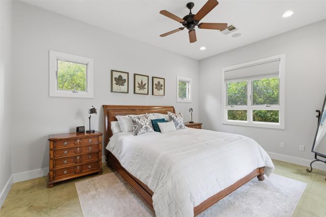 9201 Lake Forest Court N, College Station, TX 77845