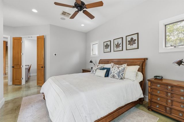 9201 Lake Forest Court N, College Station, TX 77845