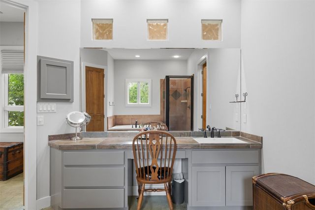 9201 Lake Forest Court N, College Station, TX 77845