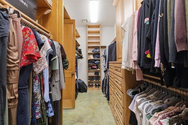 9201 Lake Forest Court N, College Station, TX 77845