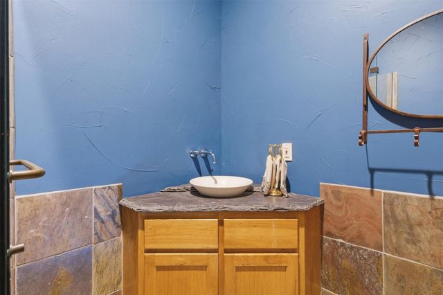 9201 Lake Forest Court N, College Station, TX 77845