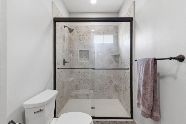 9201 Lake Forest Court N, College Station, TX 77845