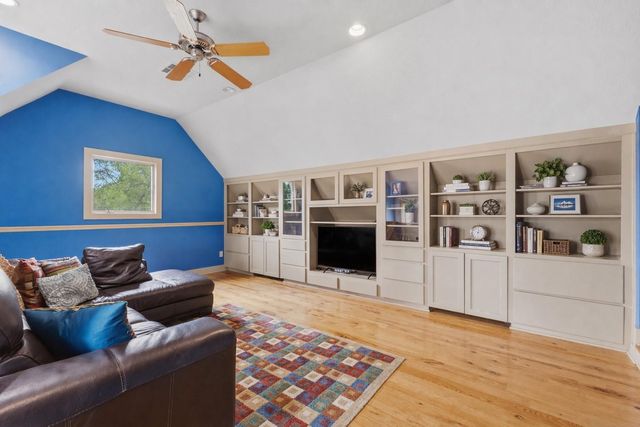 9201 Lake Forest Court N, College Station, TX 77845
