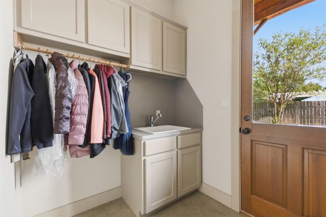 9201 Lake Forest Court N, College Station, TX 77845