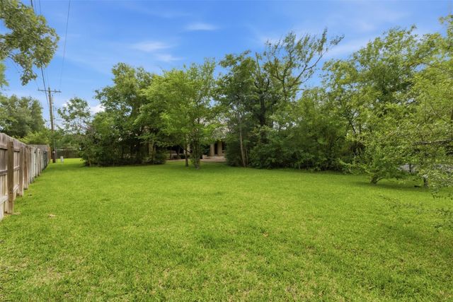 9201 Lake Forest Court N, College Station, TX 77845