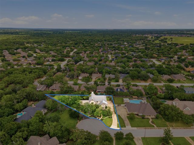 9201 Lake Forest Court N, College Station, TX 77845