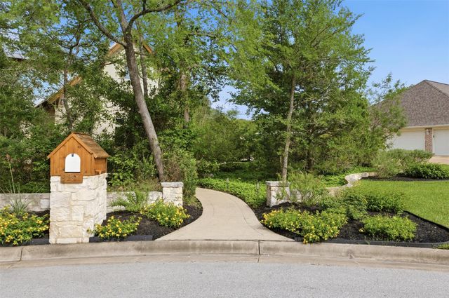9201 Lake Forest Court N, College Station, TX 77845