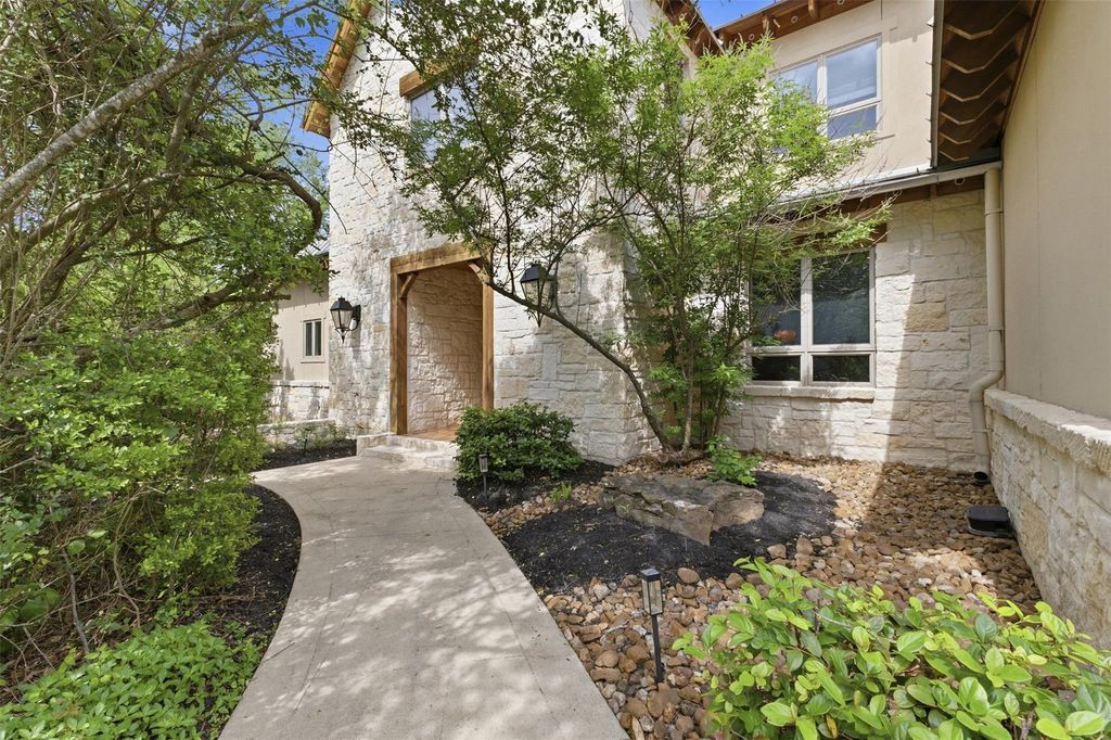 9201 Lake Forest Court N, College Station, TX 77845