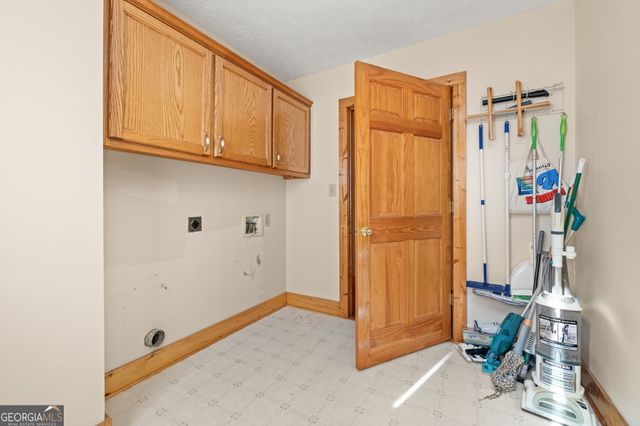 715 Woods Bridge Road, Commerce, GA 30529