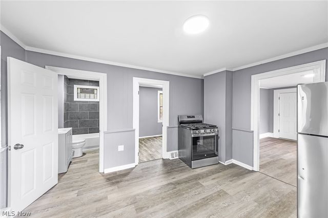 2408 Castle Avenue, Cleveland, OH 44113