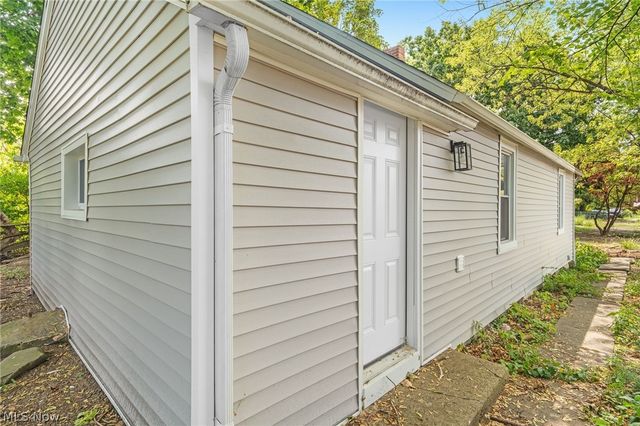 2408 Castle Avenue, Cleveland, OH 44113