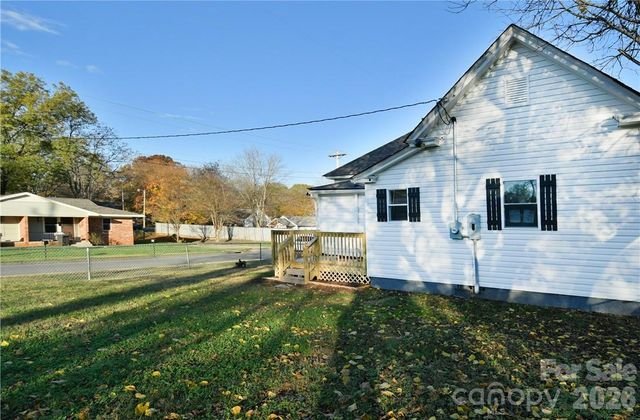 1204 4th Street, Statesville, NC 28677