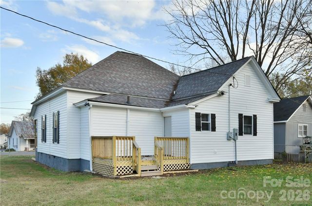 1204 4th Street, Statesville, NC 28677