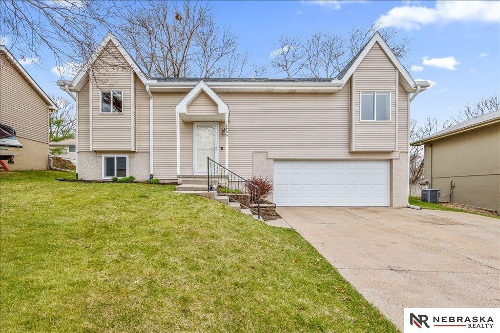 8406 S 142 Avenue, Omaha, NE 68138