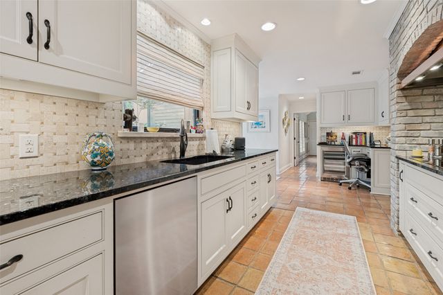 2405 Bluffview Court, Arlington, TX 76011