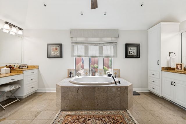 2405 Bluffview Court, Arlington, TX 76011