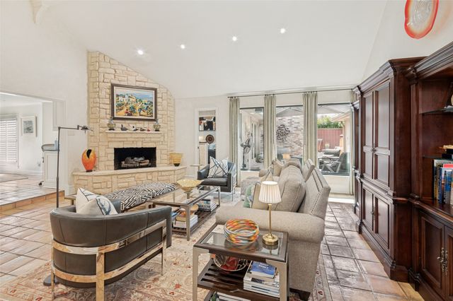 2405 Bluffview Court, Arlington, TX 76011