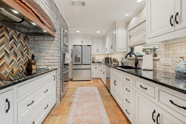2405 Bluffview Court, Arlington, TX 76011
