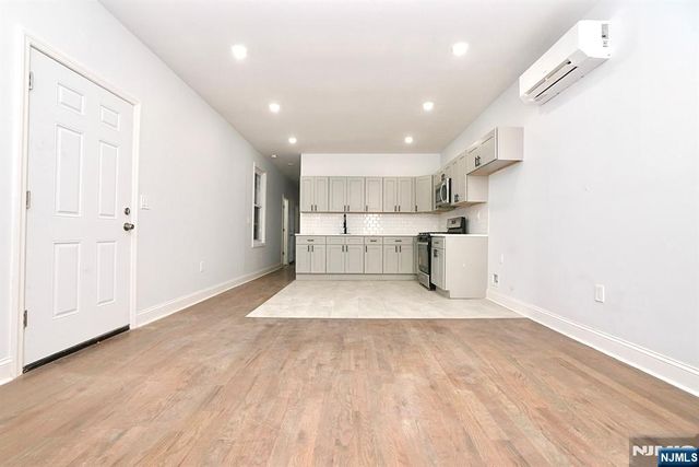 216 Peshine Avenue, Newark, NJ 07108