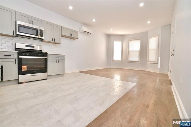 216 Peshine Avenue, Newark, NJ 07108