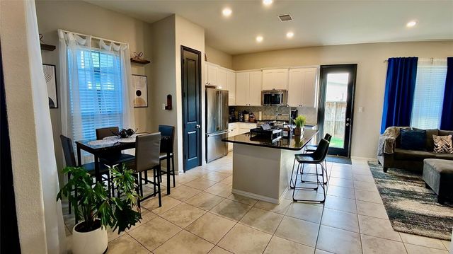 214 Club Crest Ln, Houston, TX 77009