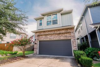 214 Club Crest Ln, Houston, TX 77009
