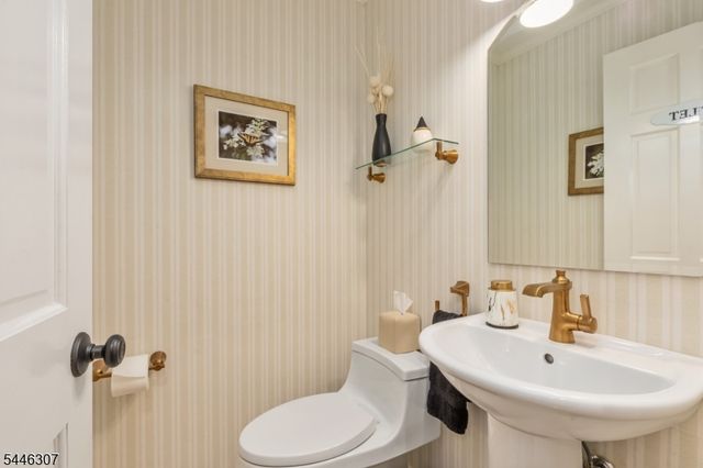 567 Lawrence Ave, Westfield Town, NJ 07090