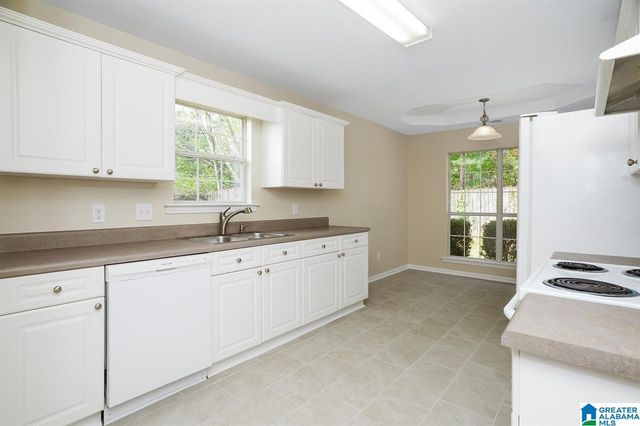 512 CAMDEN COVE CIRCLE, Calera, AL 35040