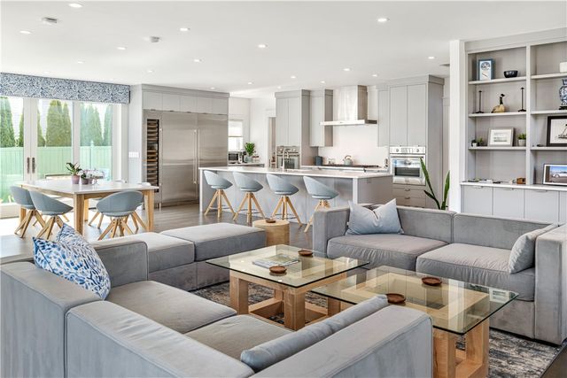 592 Tuckerman Avenue, Middletown, RI 02842